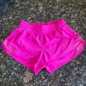 lululemon hotty hot short pow pink size 6 2.5 inseam